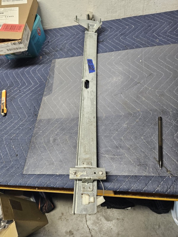 06 07 08 09 10 11 12 13 14 FORD VAN E250 Front Door Window Passenger Regulator