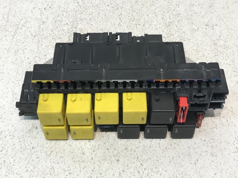 00-06 Mercedes S500 W220 Front Left SAM Relay Fuse Box OEM A0325458232