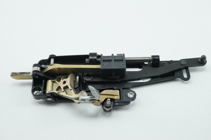BMW E64 6 Series M6 Convertible Roof Hardtop Lock Latch Right RH OEM 2004 - 2010