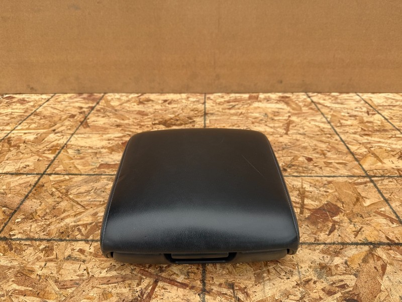 INFINITI QX80 QX56 2011-2017 OEM CENTER CONSOLE ARMREST (BLACK / LEATHER)