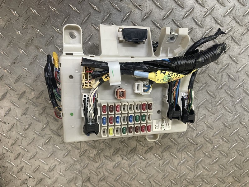 2003-2009 Toyota 4Runner Interior Cabin Fuse Box Relay Junction Block Panel OEM