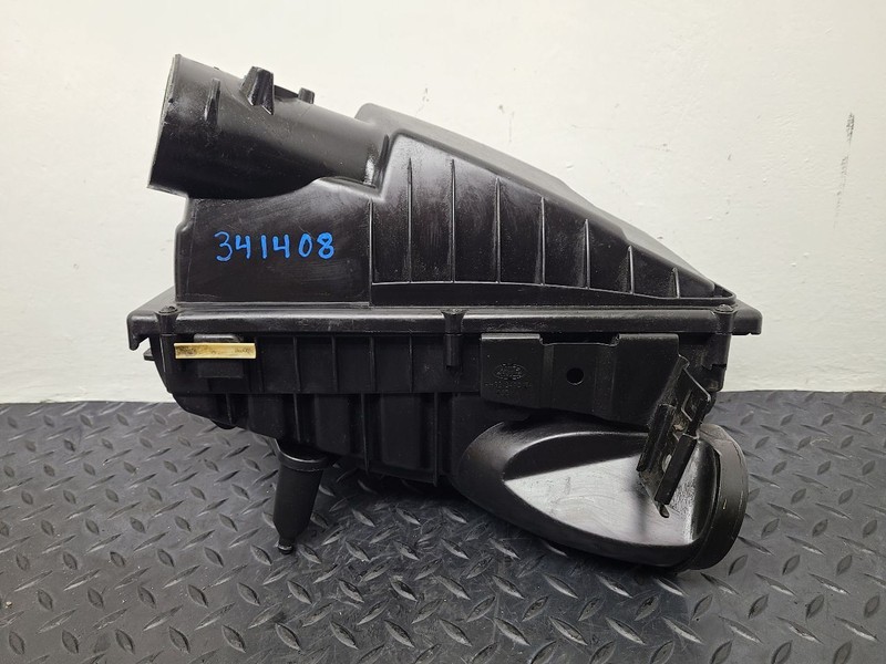 10-13 Range Rover Sport 5.0L Left Driver Air Cleaner Box OEM LR013709