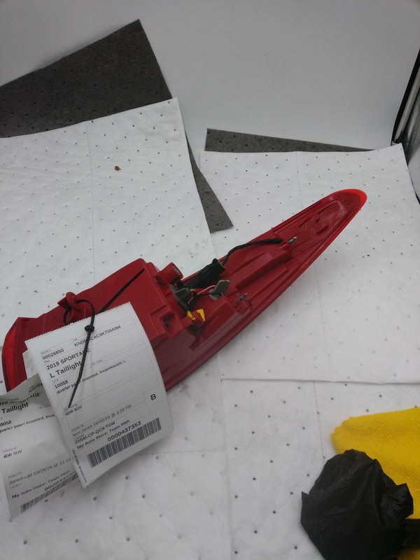 Used Left Tail Light Assembly fits: 2019 Kia Sportage quarter panel mounted inca