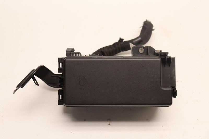 2016-2017 HONDA ACCORD 2.4L LX CVT ENGINE LEFT FUSE RELAY BOX BLOCK OEM
