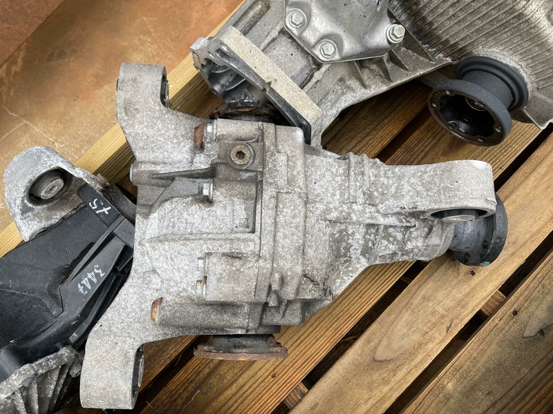 03-06 PORSCHE CAYENNE 9PA E1 4.5L AWD AT REAR CARRIER DIFFERENTIAL CASE 149K MI