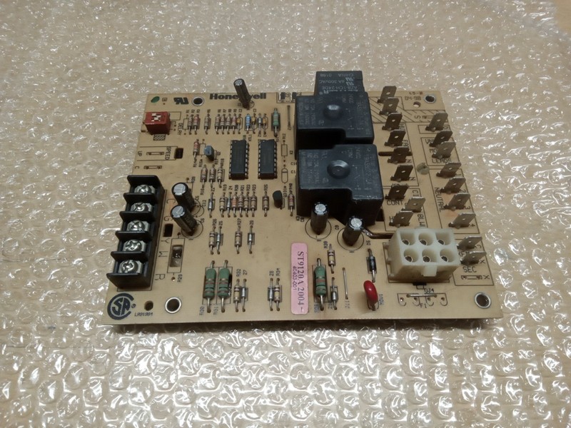 Honeywell ST9120A 2004 40403-001 Furnace Control Board