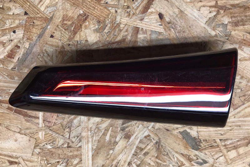 2019 - 2021 Cadillac XT4 Taillight Driver Right Side RH inner Tail Gate OEM