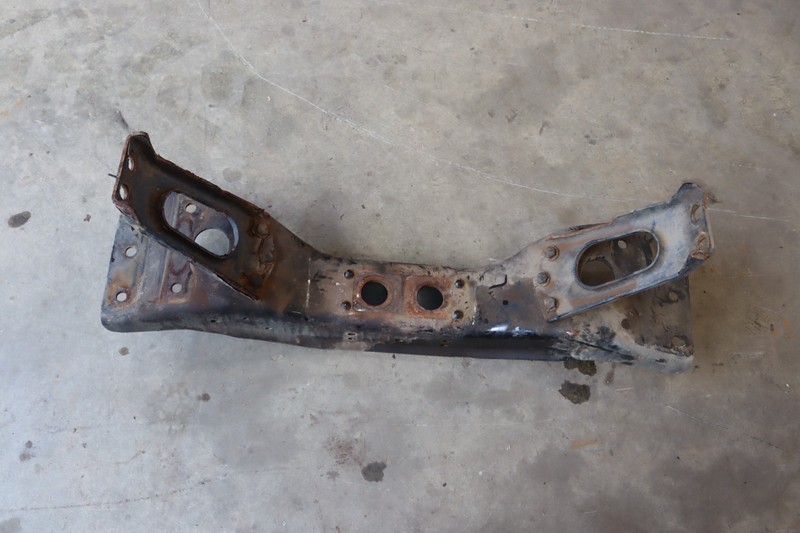 2008-2025 FREIGHTLINER CASCADIA 125 DD15 ENGINE CROSSMEMBER BRACKET MOUNT OEM
