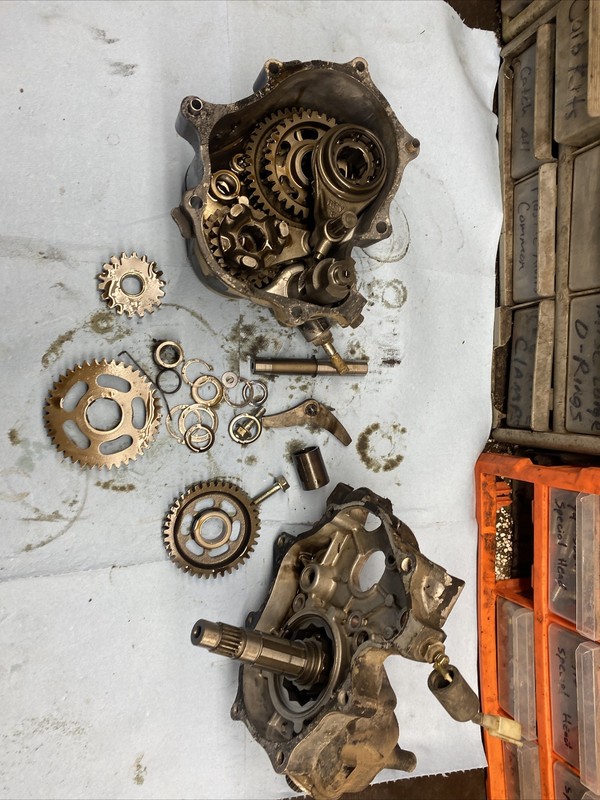 84 Atc200es engine gearcase B transmission gears hi low reverse u joint Good