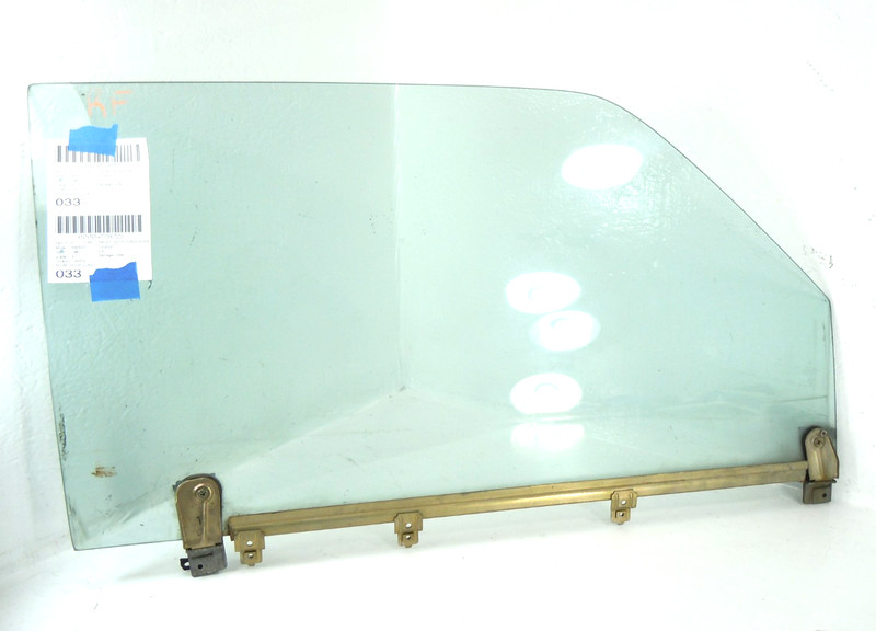 1980-1985 Mercedes-Benz 300CD Front Door Window Glass Passenger Right OEM