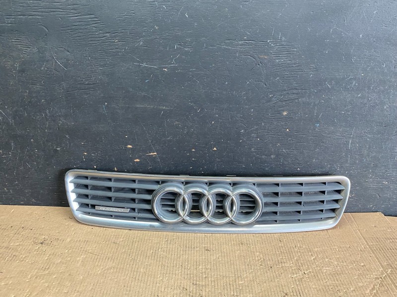 2000 to 2002 Audi A4 Upper Front Grill Grille OEM P6104 DG