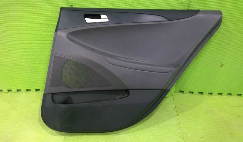 11 12 13 SONATA 2.4L AT PASSENGER RIGHT REAR INTERIOR DOOR PANEL OEM 2419-81
