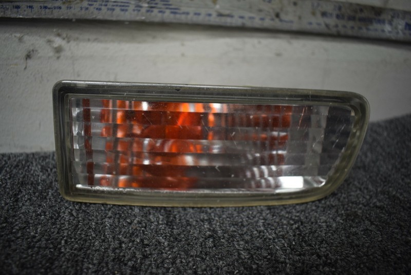 TOYOTA 4RUNNER RIGHT SIDE TURN SIGNAL FACTORY OEM