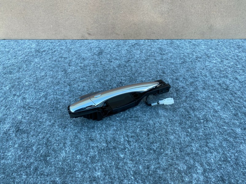 INFINITI M37 M35H M56 Q70 2011-2019 OEM FRONT RIGHT PASSENGER DOOR HANDLE. 87K