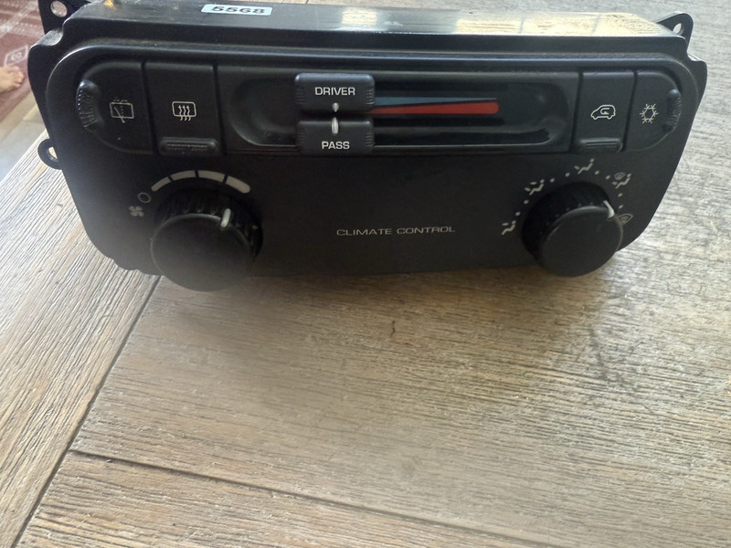 2004-2007 CHRYSLER TOWN & COUNTRY A/C HEATER CONTROL SWITCH PANEL 2 Knob