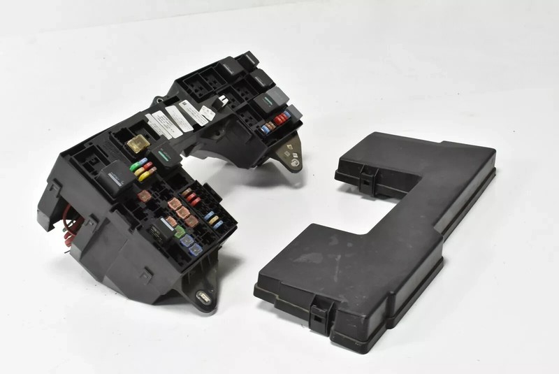 09-10 Jaguar XF 4.2 Engine Compartment Relay Fuse Box Fusebox 8X2T-14290-DD OEM