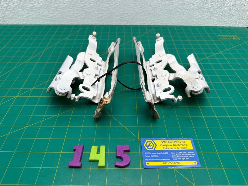 08-14 Mercedes C-class W204 FRONT RIGHT & LEFT HOOD HINGE SET PAIR OEM