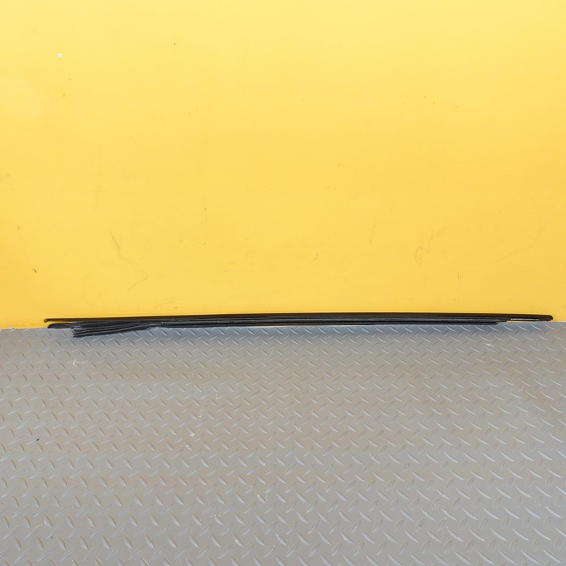 2024-2026 BMW X2 U10 FRONT RIGHT SIDE DOOR WINDOW BELT MOLDING OEM 5A2FC44-03