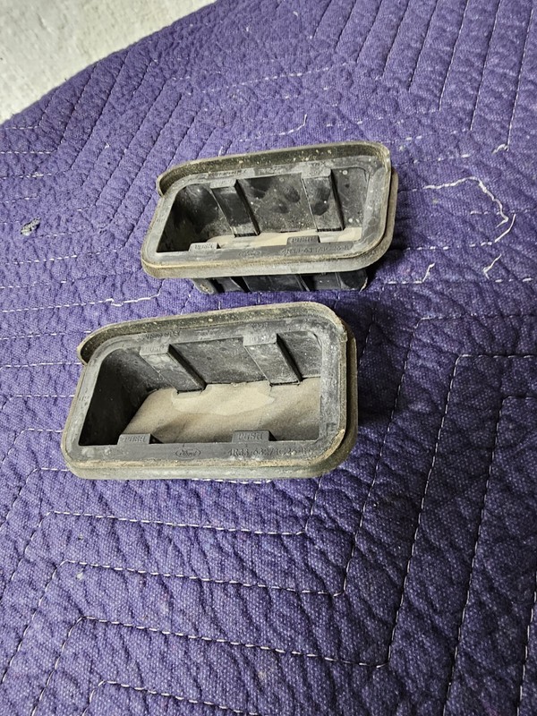 2013-2014 FORD MUSTANG Convertible TRUNKVent Set OEM