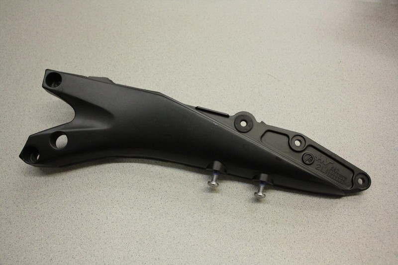 2007 SUZUKI GSX R 750 REAR SUBFRAME LEFT ARM BRACKET OEM GSXR750 GSXR 07