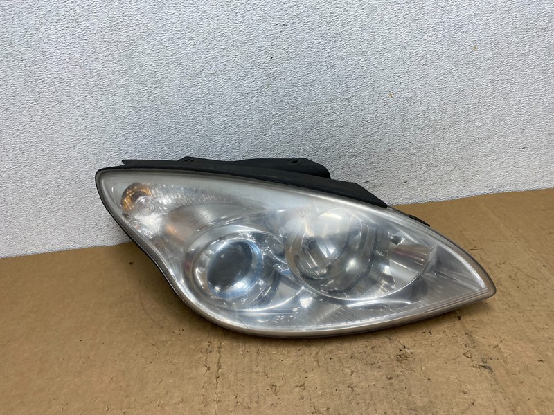 2010 to 2012 Hyundai Elantra Touring Right RH Headlight Halogen Oem AD0508 DG