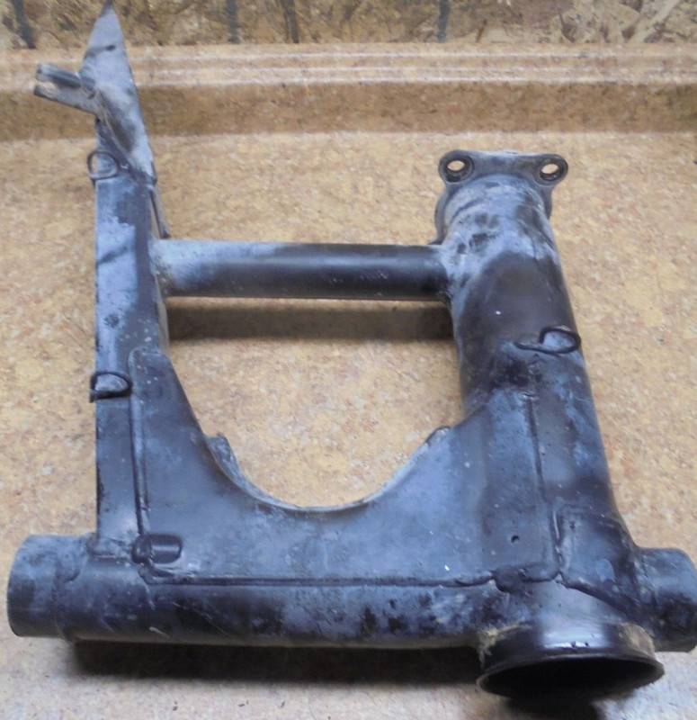 2000 2001 Yamaha Bear Tracker YFM250 250 Rear Axle Carrier Swingarm Swing Arm 02