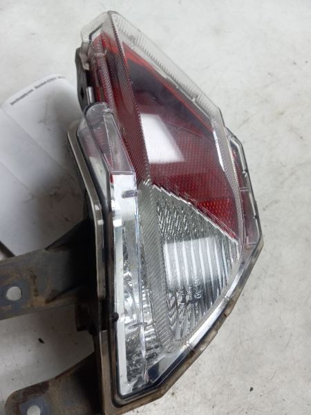 16-18 TOYOTA RAV4 LE PASSENGER SIDE REAR BUMPER MOUNTED TAIL LIGHT