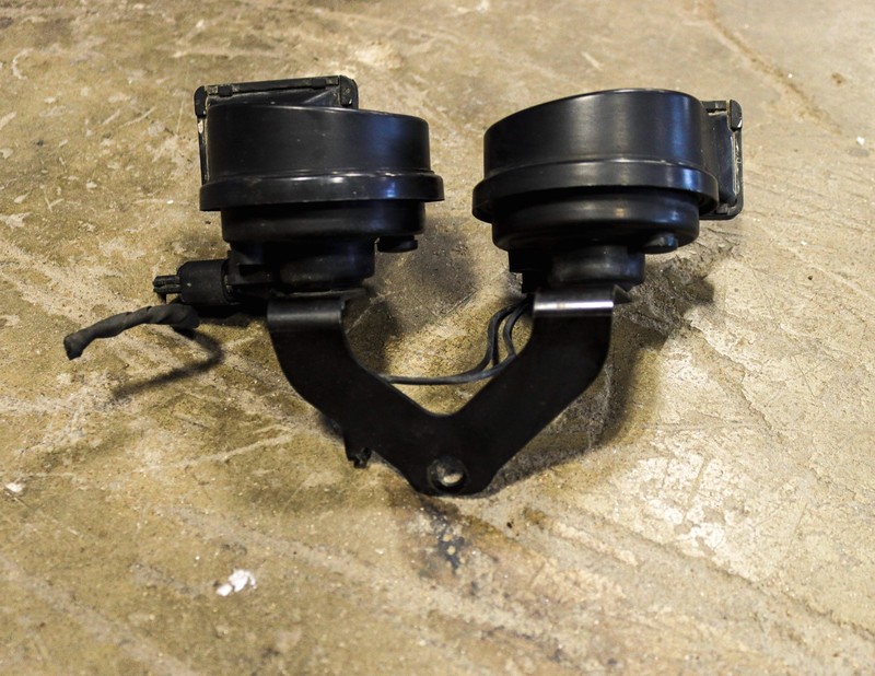2016-2022 Chevrolet Camaro SS Horns OEM *USED*