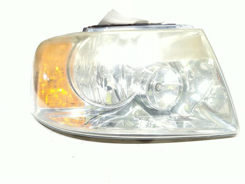 Used Right Headlight Assembly fits: 2004 Ford Expedition bright background Right