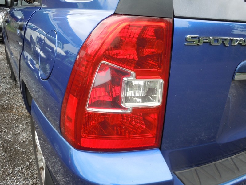 2009 2010 Kia Sportage Tail Light Lamp Driver Left