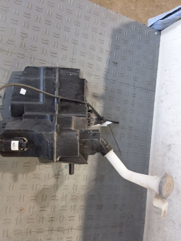 Wash Reservoir Sedan Base Fits 16-18 ALTIMA 3541208