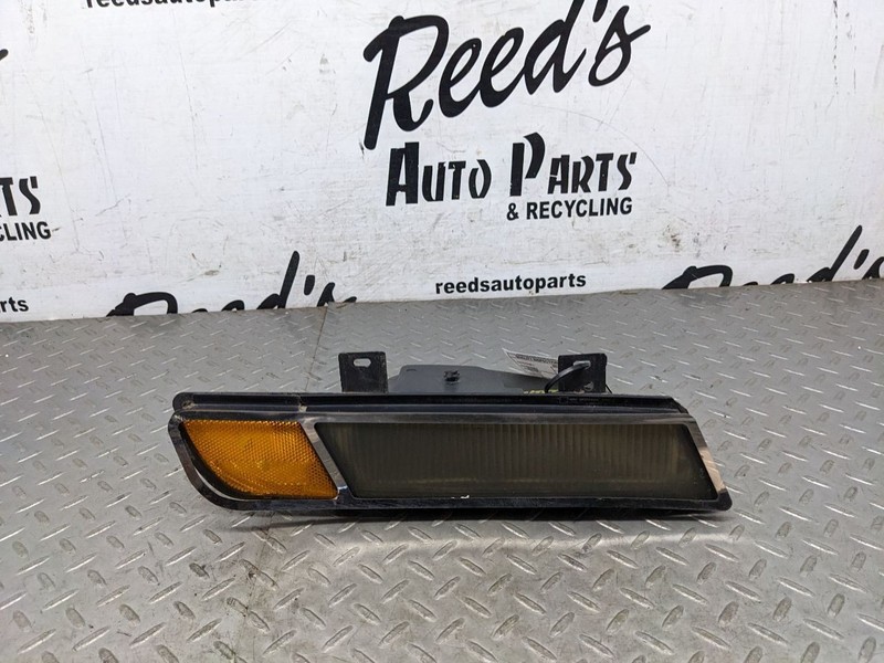 91-96 CHEVROLET CORVETTE C4 FRONT RIGHT SIDE TURN SIGNAL MARKER LIGHT OEM1183919