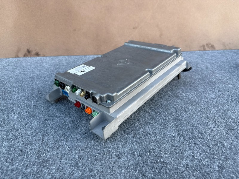 RIVIAN R1S R1T 22-24 OEM AXM AUTONOMY EXPERIENCE COMPUTER CONTROL MODULE UNIT