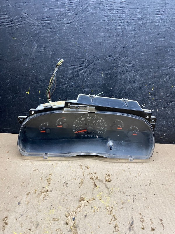2001 - 2002 Ford Econoline E250 E350 Van Speedometer Instrument Cluster u5582 DG