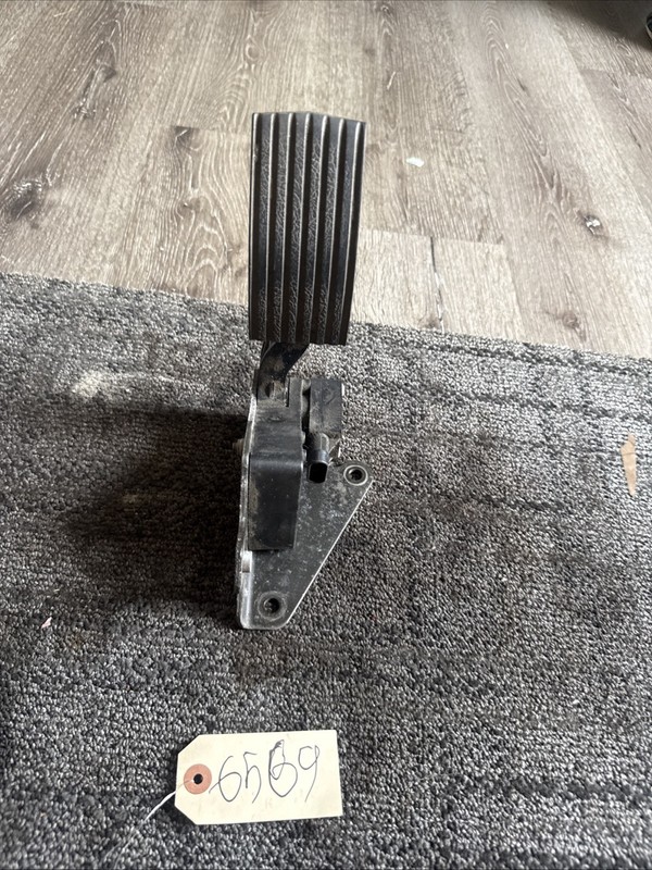 International Prostar Bendix Accelerator Pedal P/N: Missing