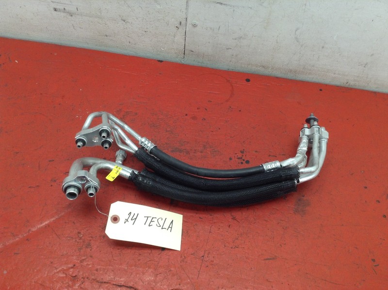 20-24 TESLA MODEL Y PERFORMANCE SUPERMANIFOLD TO AC HVAC HOSE LINE OEM
