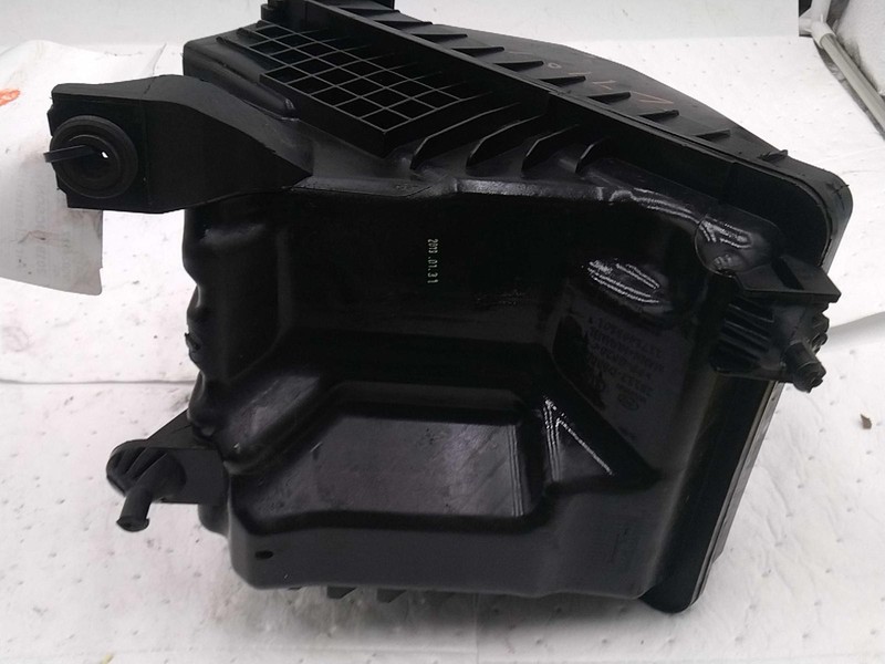 Used Air Cleaner Assembly fits: 2019 Hyundai Tucson gasoline 2.0 Grade B