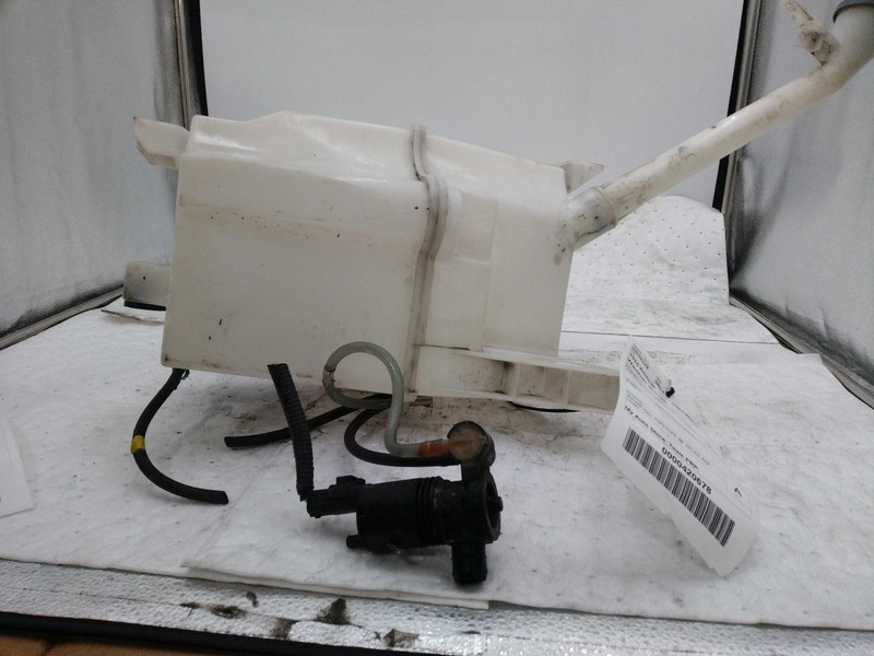 2015 Nissan Rogue Washer Fluid Reservoir OEM 2.5L White 154k Miles