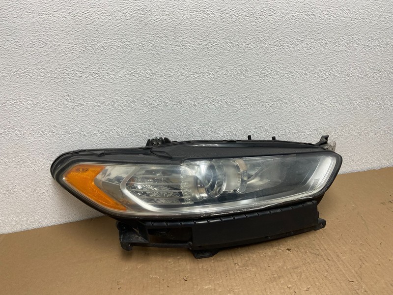 2013 to 2016 Ford Fusion Right Passenger Rh Side Headlight AB6605 DW