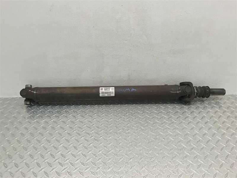 (00-06) Chevy Silverado Tahoe suburban 4X4 FRONT Drive shaft OEM 15182095