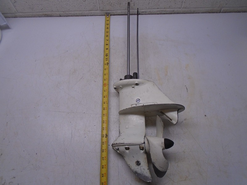 C Johnson Evinrude 5 To 7.5 hp Gear Case Lower Unit w/ Water Tube 1958-1963