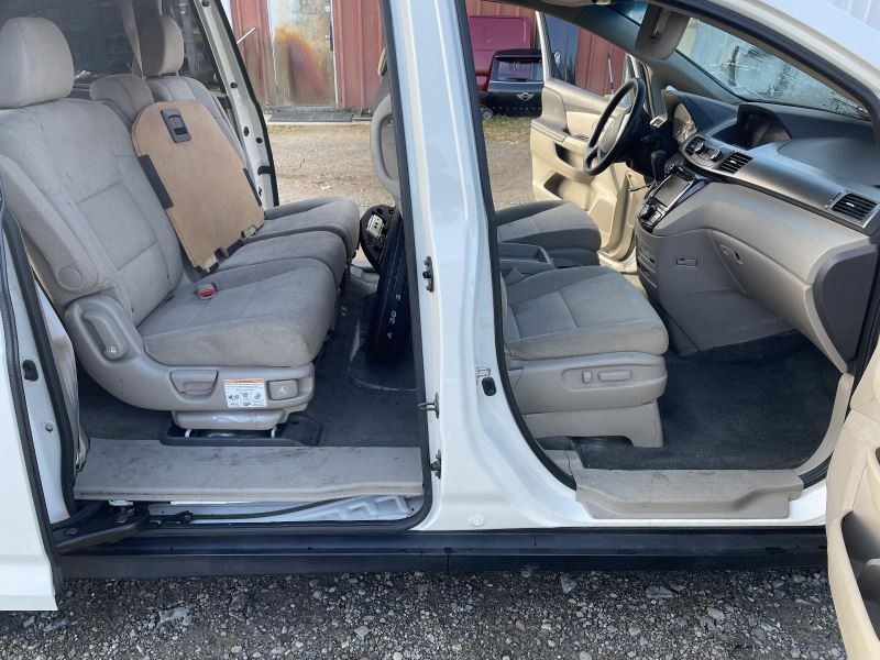 RIGHT ROCKER W/POST WHITE PEARL PC: NH603P FITS 14-17 HONDA ODYSSEY 34314