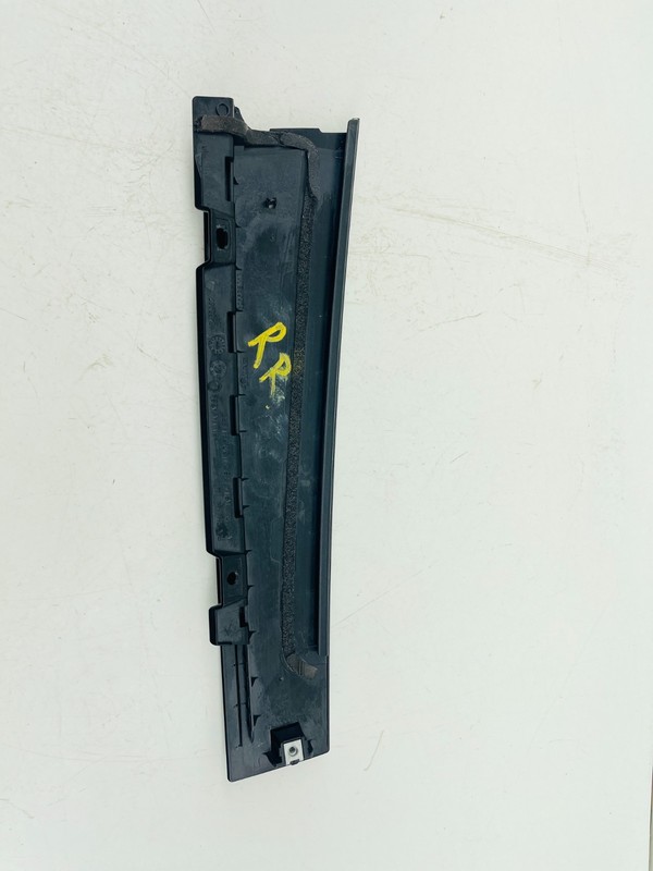18-20 BUICK REGAL REAR RIGHT SIDE DOOR WINDOW B PILLAR APPLIQUE MOLDING OEM