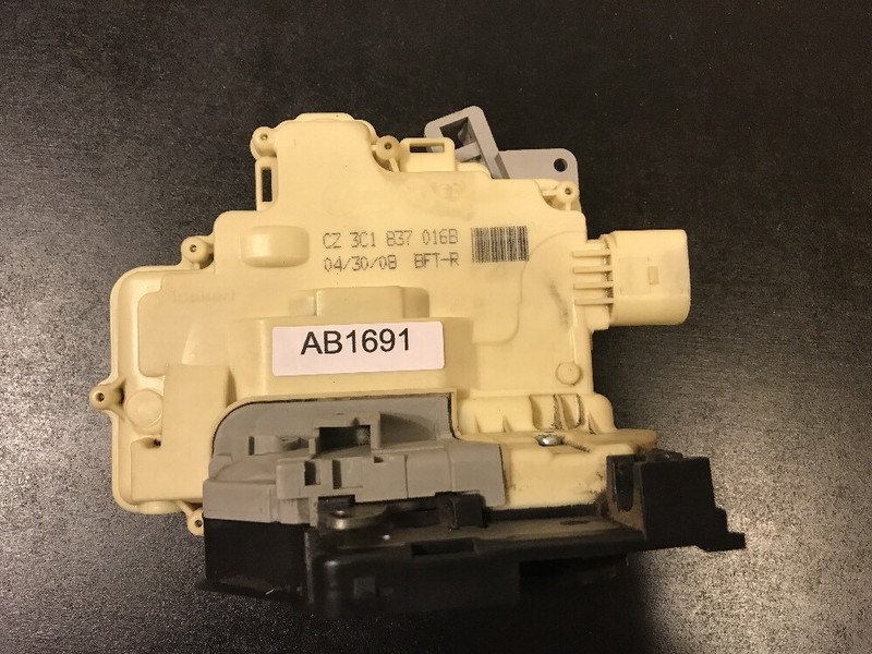 07 08 09 10 11 12 AUDI Q7 FRONT RIGHT PASSENGER R DOOR LOCK ACTUATOR OEM