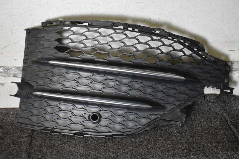 2020-2021 MERCEDES GLE300 FRONT BUMPER RIGHT SIDE GRILLE TRIM OEM A1678857503