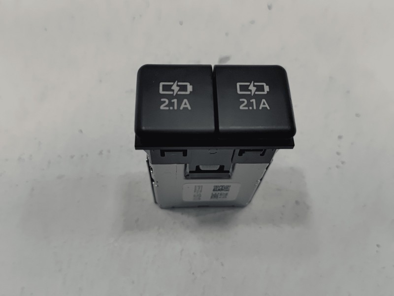 2019-2022 TOYOTA RAV4 REAR CENTER CONSOLE DUAL USB CHARGING PORT OEM
