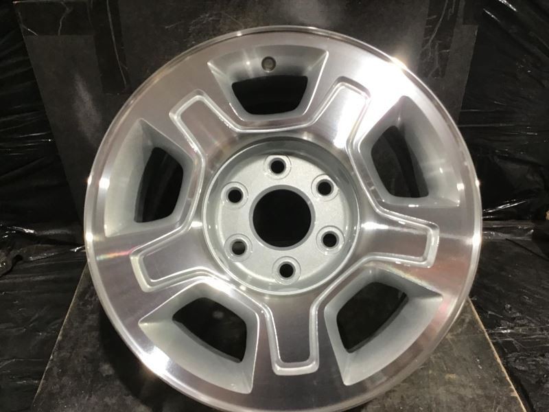 2007-2012 Avalanche Silverado Suburban Tahoe 5295 Wheel 17x7.5 Machined 9598077