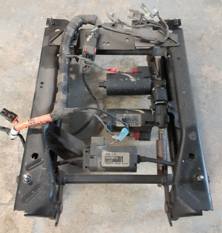 1999 - 2004 Jeep Grand Cherokee WJ FRONT RIGHT PASSENGER Power Seat Track Unit