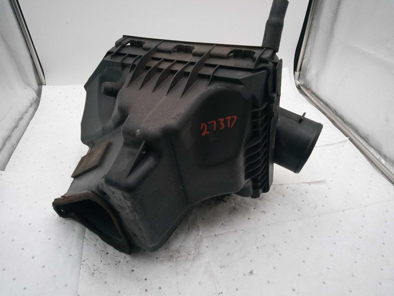 2014 Chrysler 300 Air Cleaner Assembly OEM 3.6L Black 180K Miles