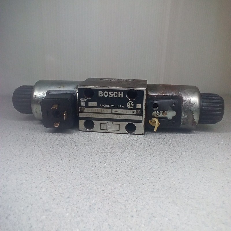 Bosch Hydraulic Directional Control Valve (9810231441) 24V 4600psi